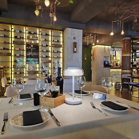 Lacasa Apartments & Restaurant Ulcinj Esterno foto