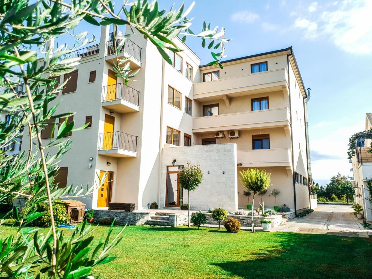 Lacasa Apartments & Restaurant Ulcinj Esterno foto