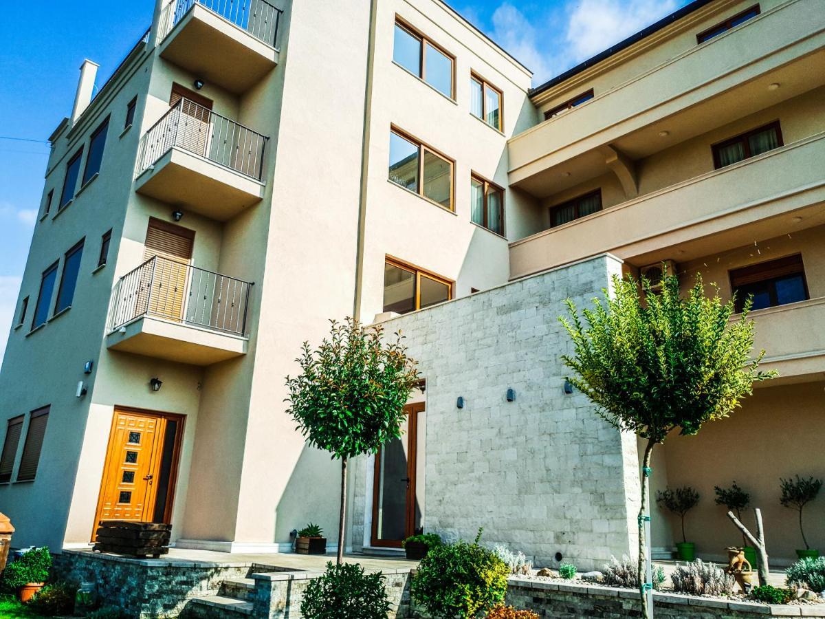 Lacasa Apartments & Restaurant Ulcinj Esterno foto
