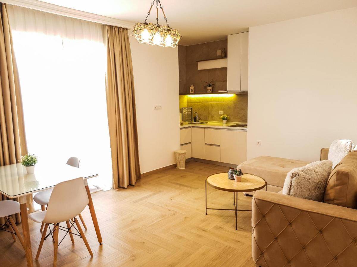 Lacasa Apartments & Restaurant Ulcinj Esterno foto