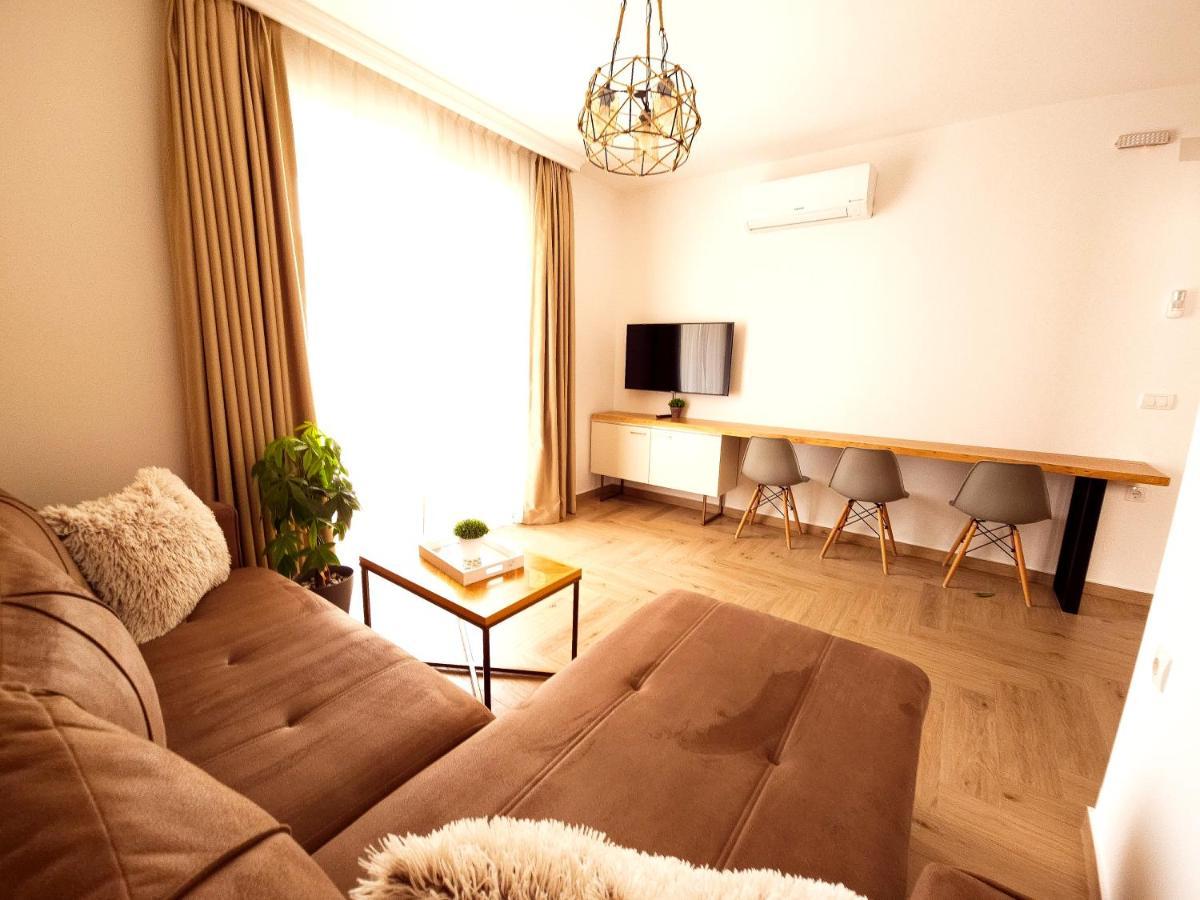 Lacasa Apartments & Restaurant Ulcinj Esterno foto