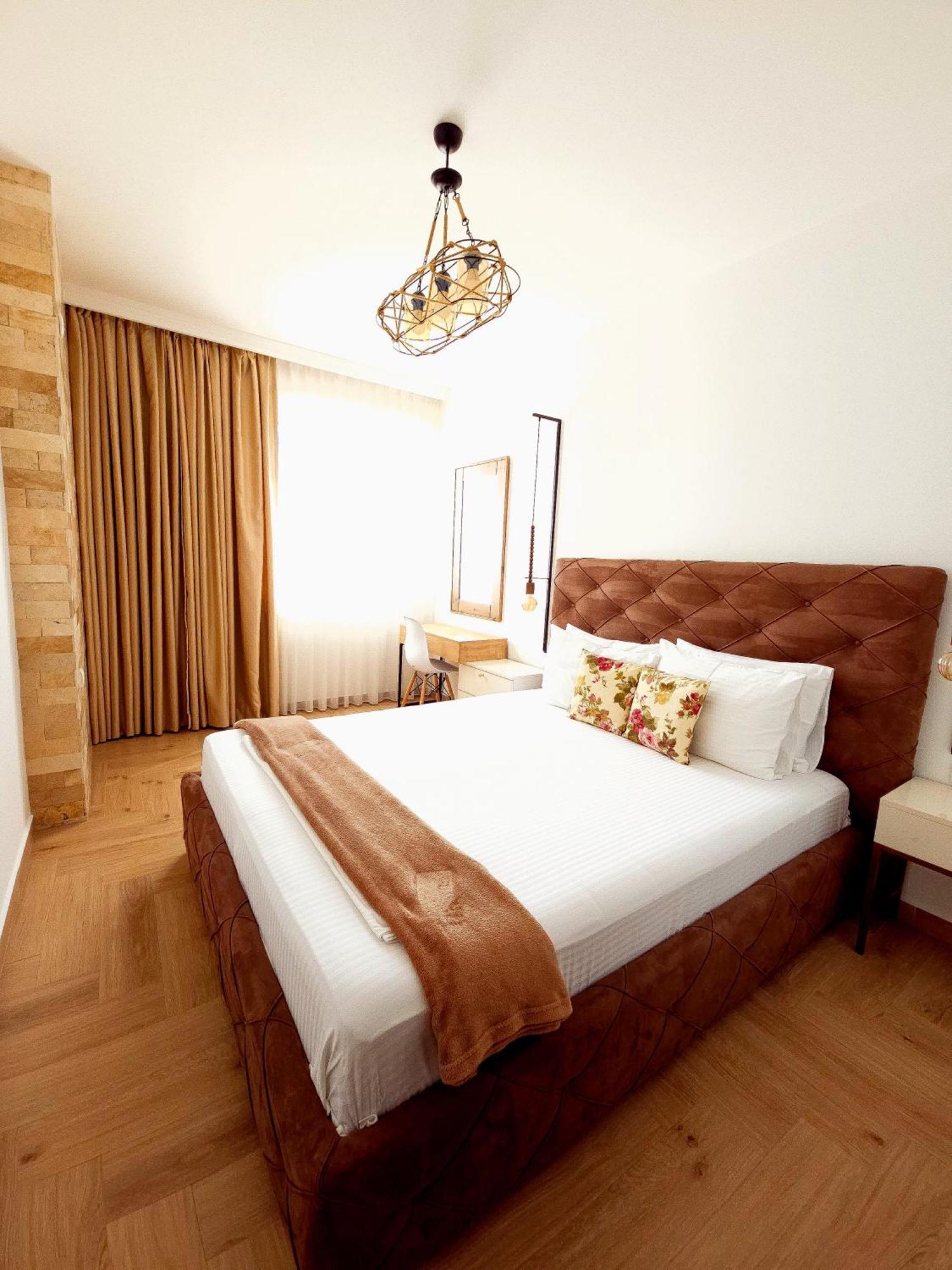 Lacasa Apartments & Restaurant Ulcinj Esterno foto