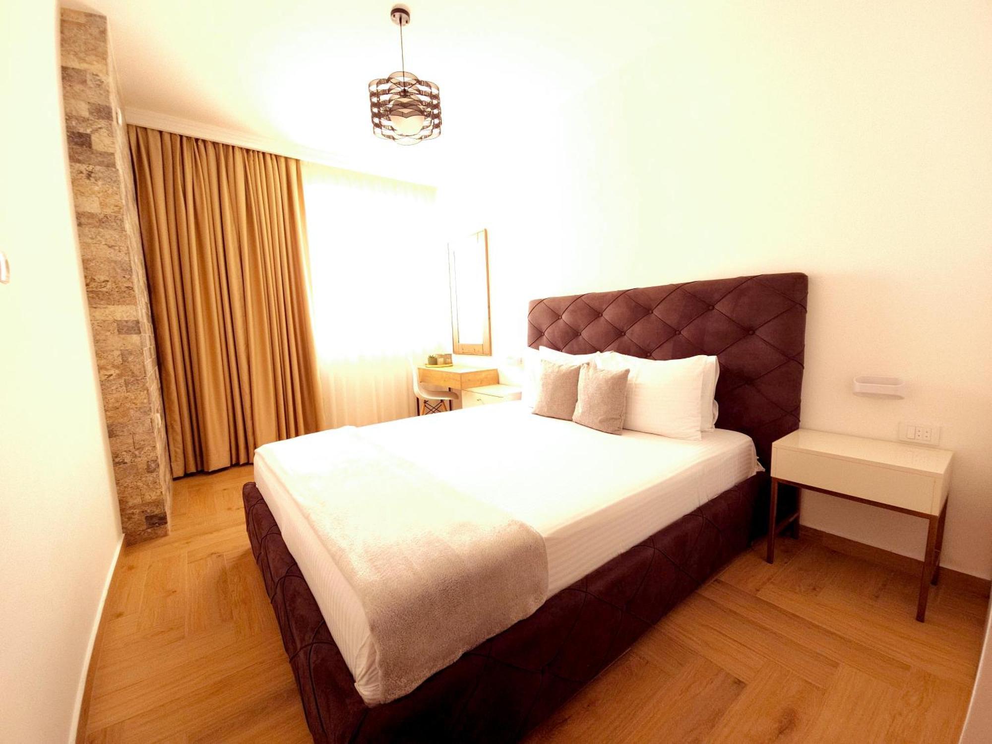 Lacasa Apartments & Restaurant Ulcinj Esterno foto