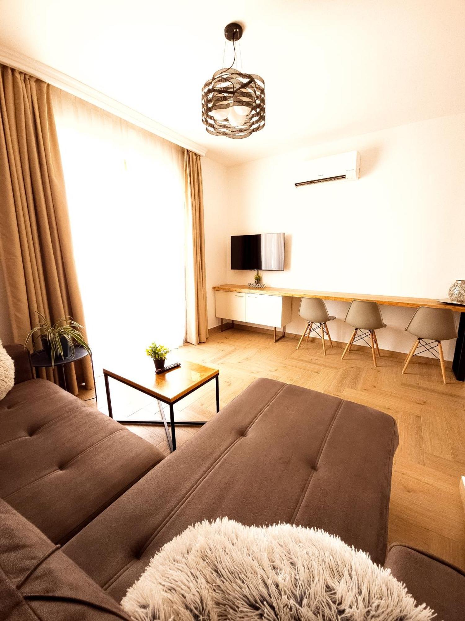 Lacasa Apartments & Restaurant Ulcinj Esterno foto