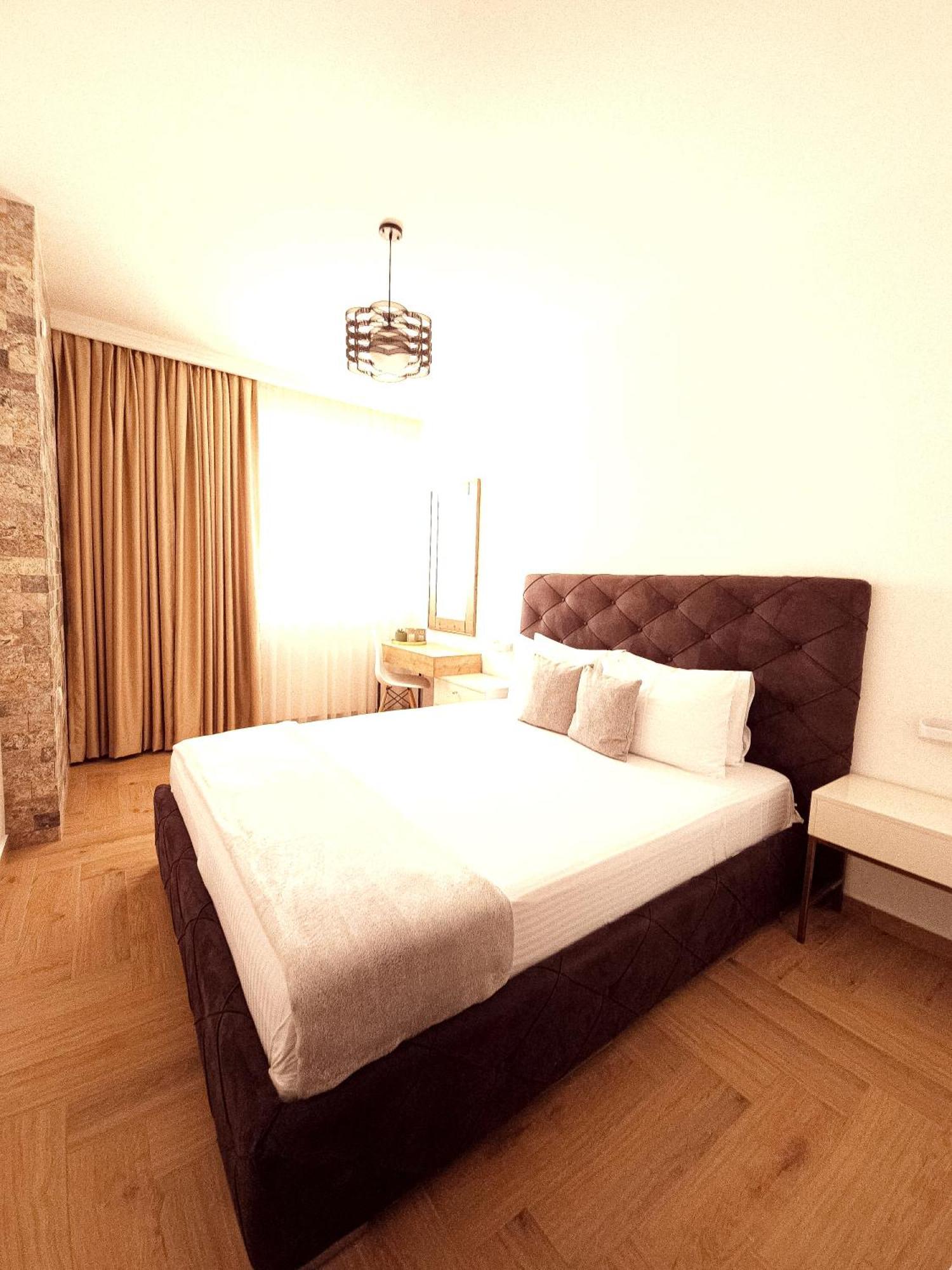 Lacasa Apartments & Restaurant Ulcinj Esterno foto