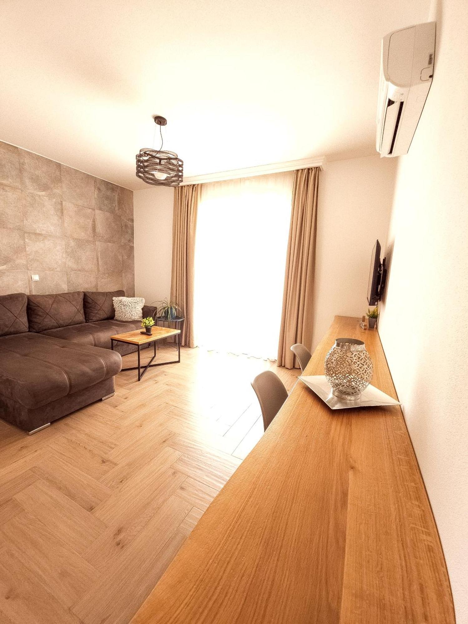 Lacasa Apartments & Restaurant Ulcinj Esterno foto