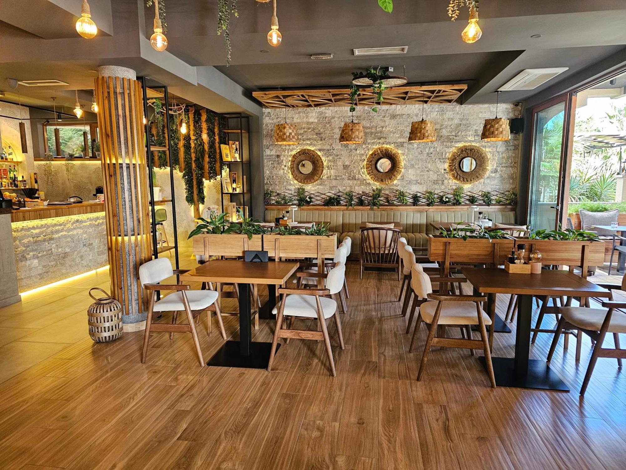 Lacasa Apartments & Restaurant Ulcinj Esterno foto