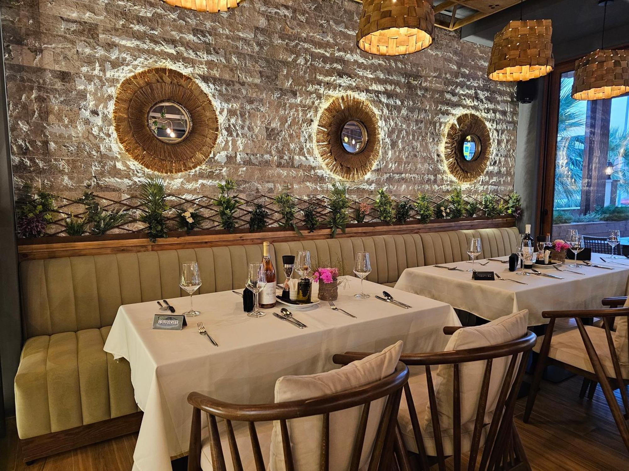 Lacasa Apartments & Restaurant Ulcinj Esterno foto